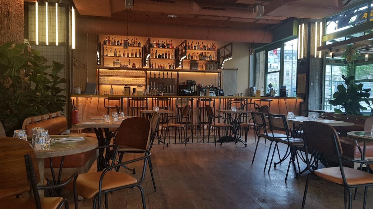 The Place to... Gare de l'Est - Restaurant Pub Paris 10