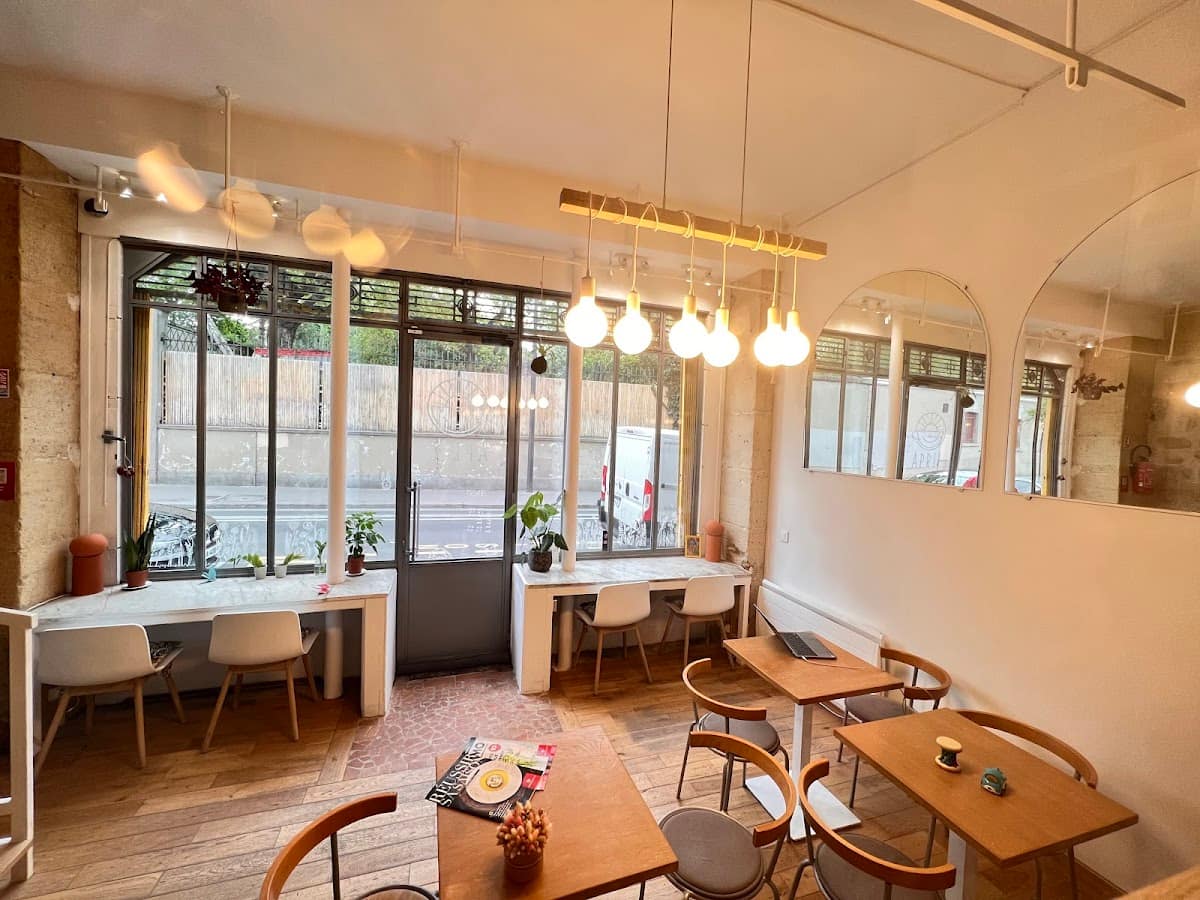 April cafe - coffee shop - café poussette - Paris 10eme