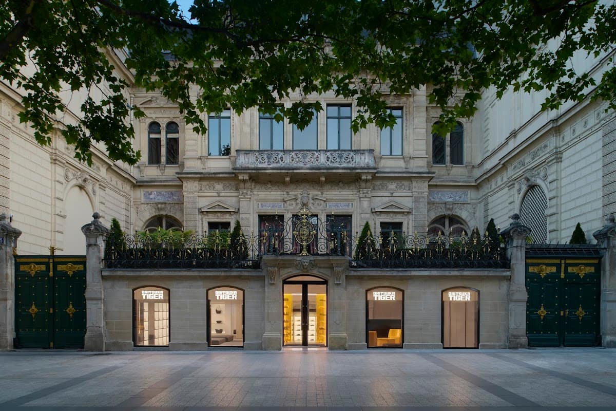 Onitsuka Tiger Champs Elysées, Paris Flagship